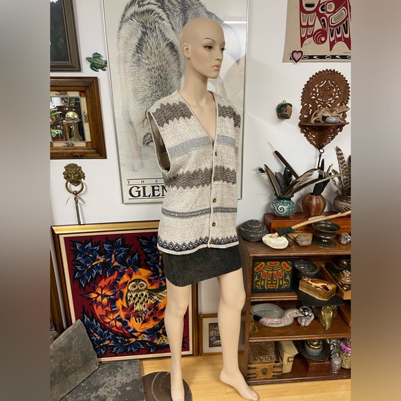 Vintage Knit Wool Grandpa Vest with Coconut Shell Buttons - Picture 3 of 11